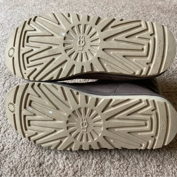 Ugg Adria Women’s Short Boots in grey, size 8 - Picture 10 of 11